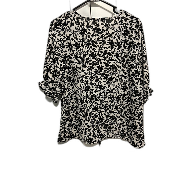 WELL WORN Women's Blouse Black and White Size M Loose Fitting Gathered Sleeves - Picture 2 of 7